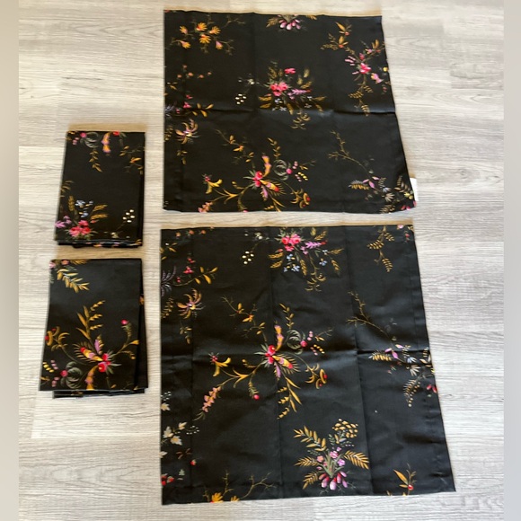 Williams Sonoma Black floral napkin set of 4 NWOT - Picture 6 of 12